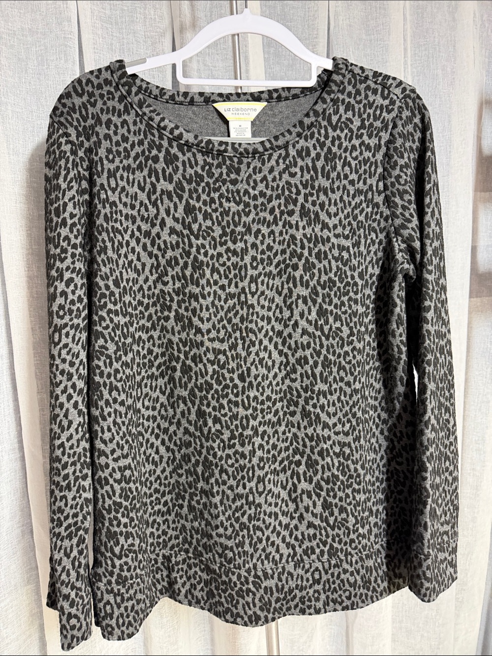 Liz Claiborne Black and Gray Leopard-Print Long Sleeve Tee. 0085